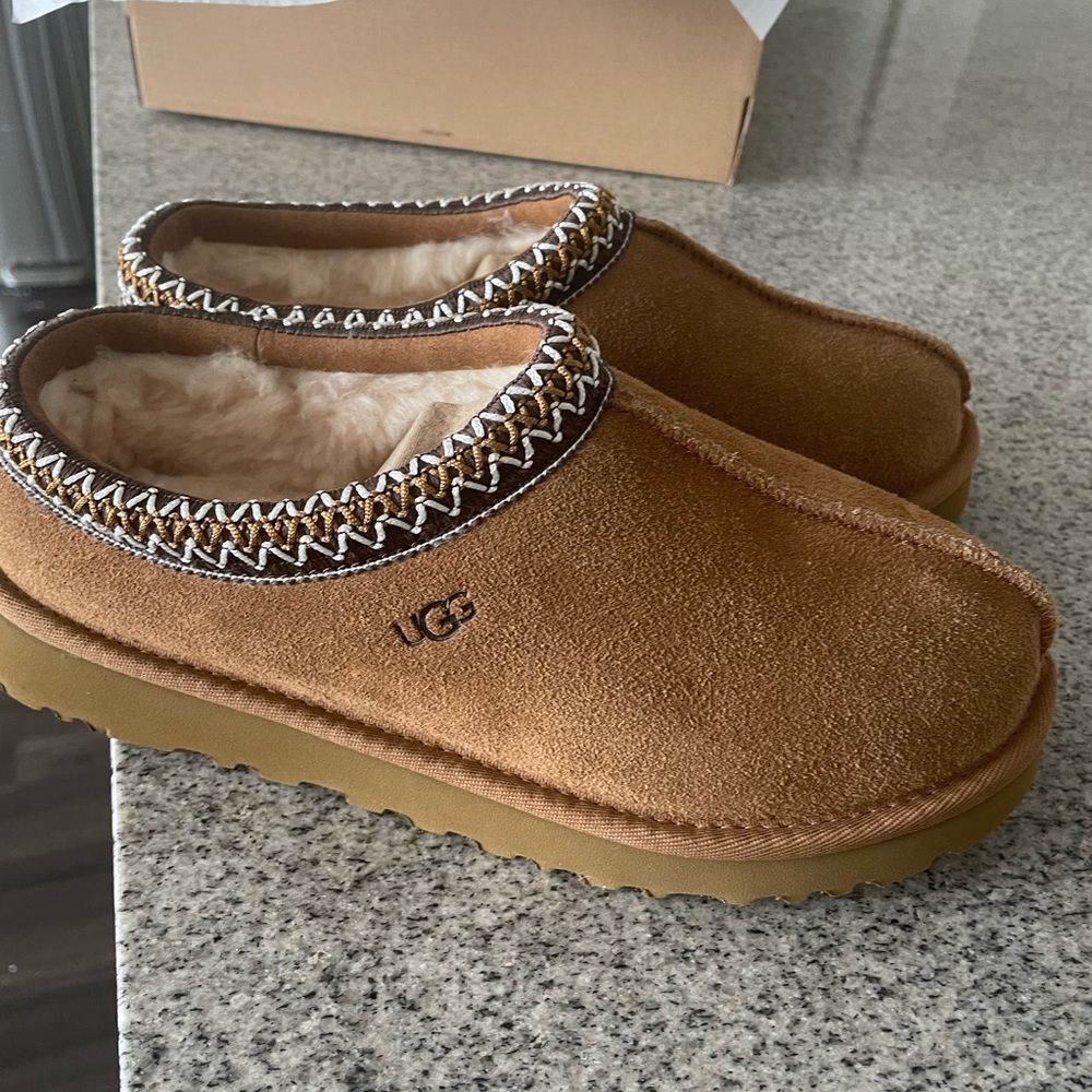 Brand new UGG Tasman Women’s size 8! NEVER WORN, on back order from Ugg